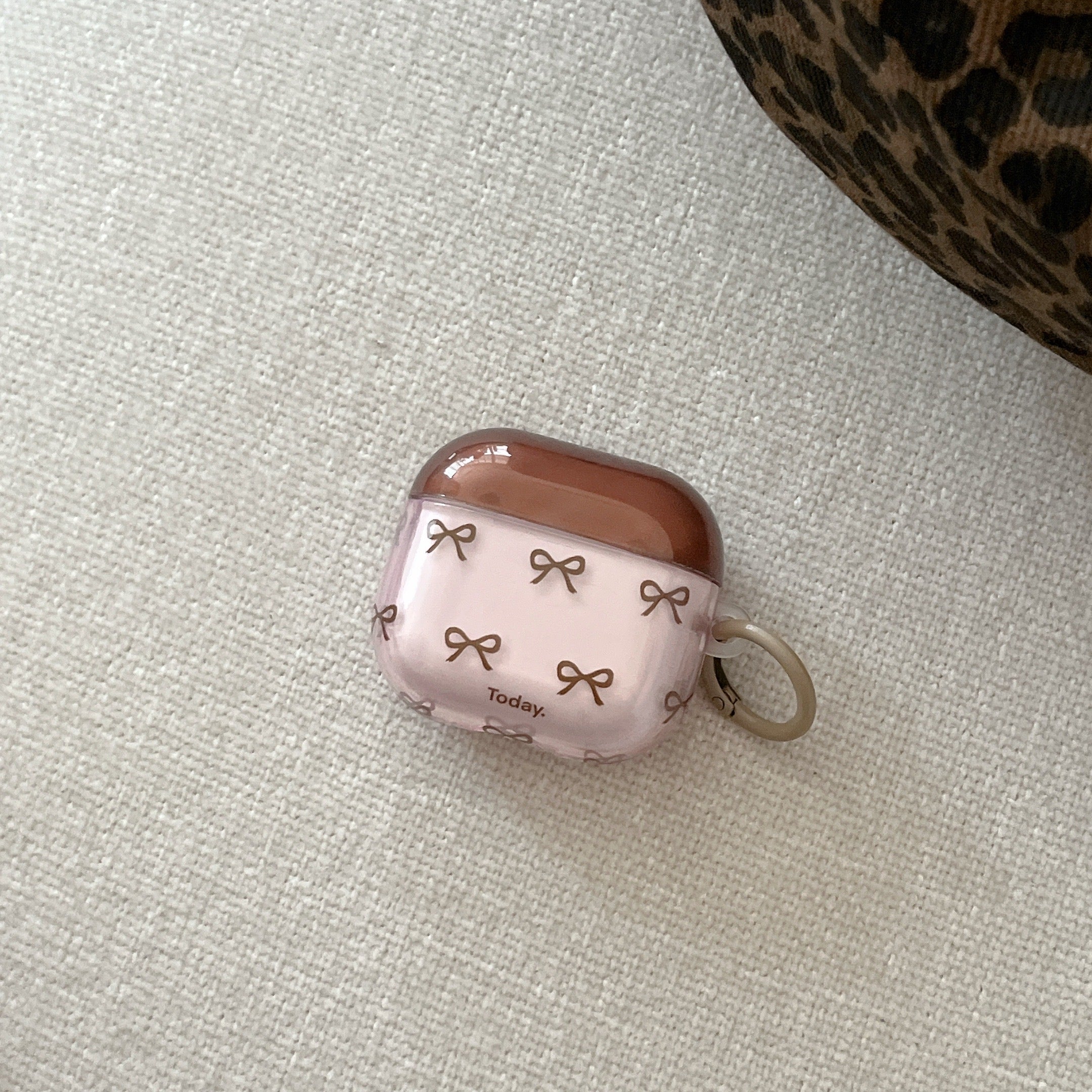 Color-blocked bow bear earphone case