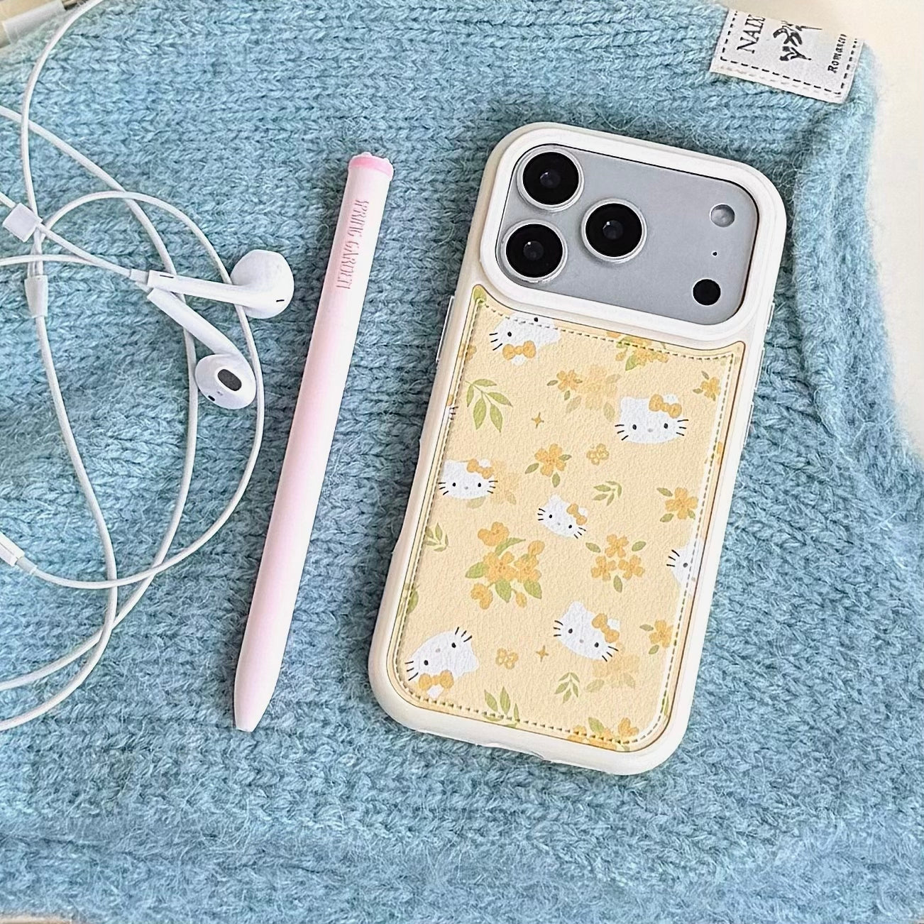 Bubble-patterned Osmanthus Kitty head phone case