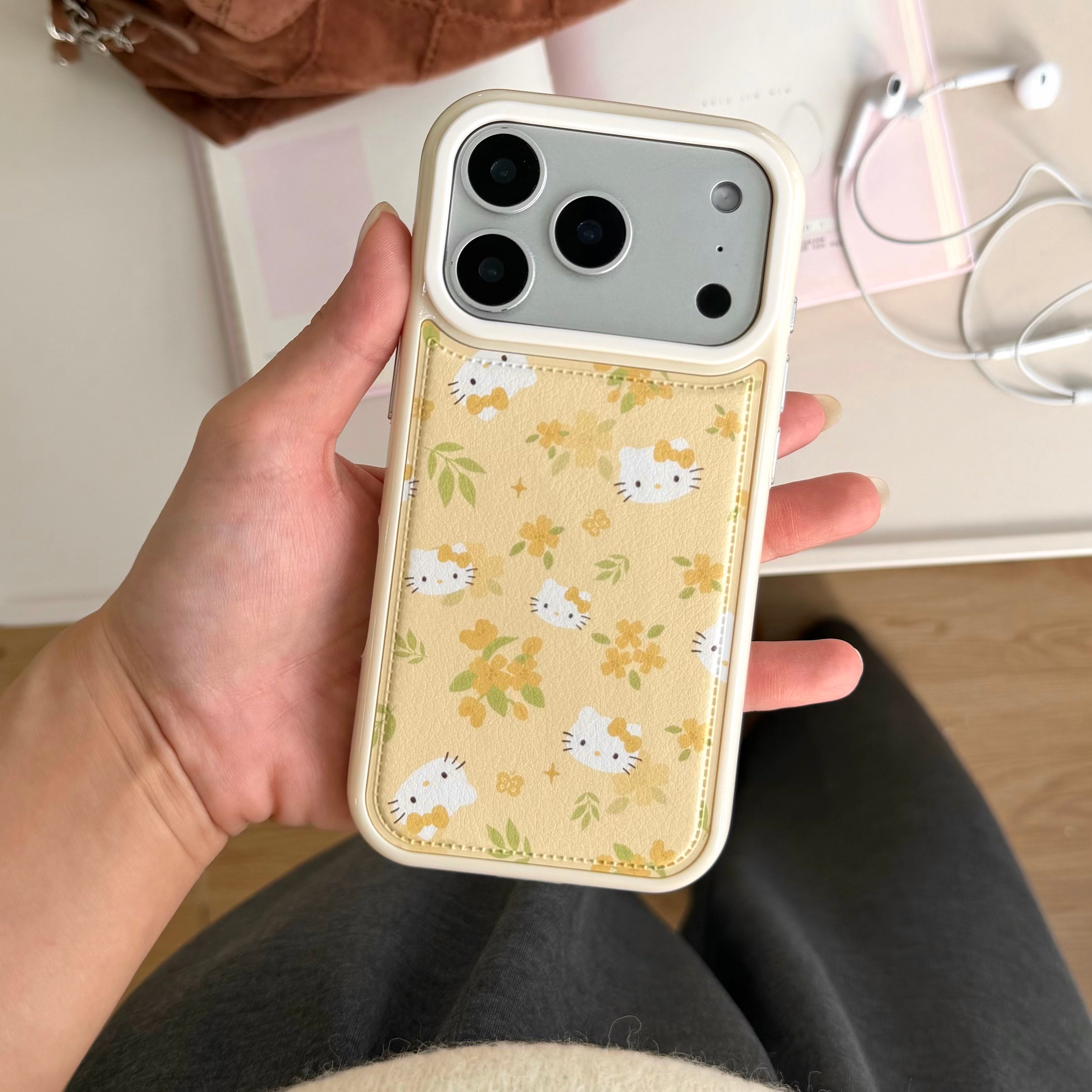 Bubble-patterned Osmanthus Kitty head phone case