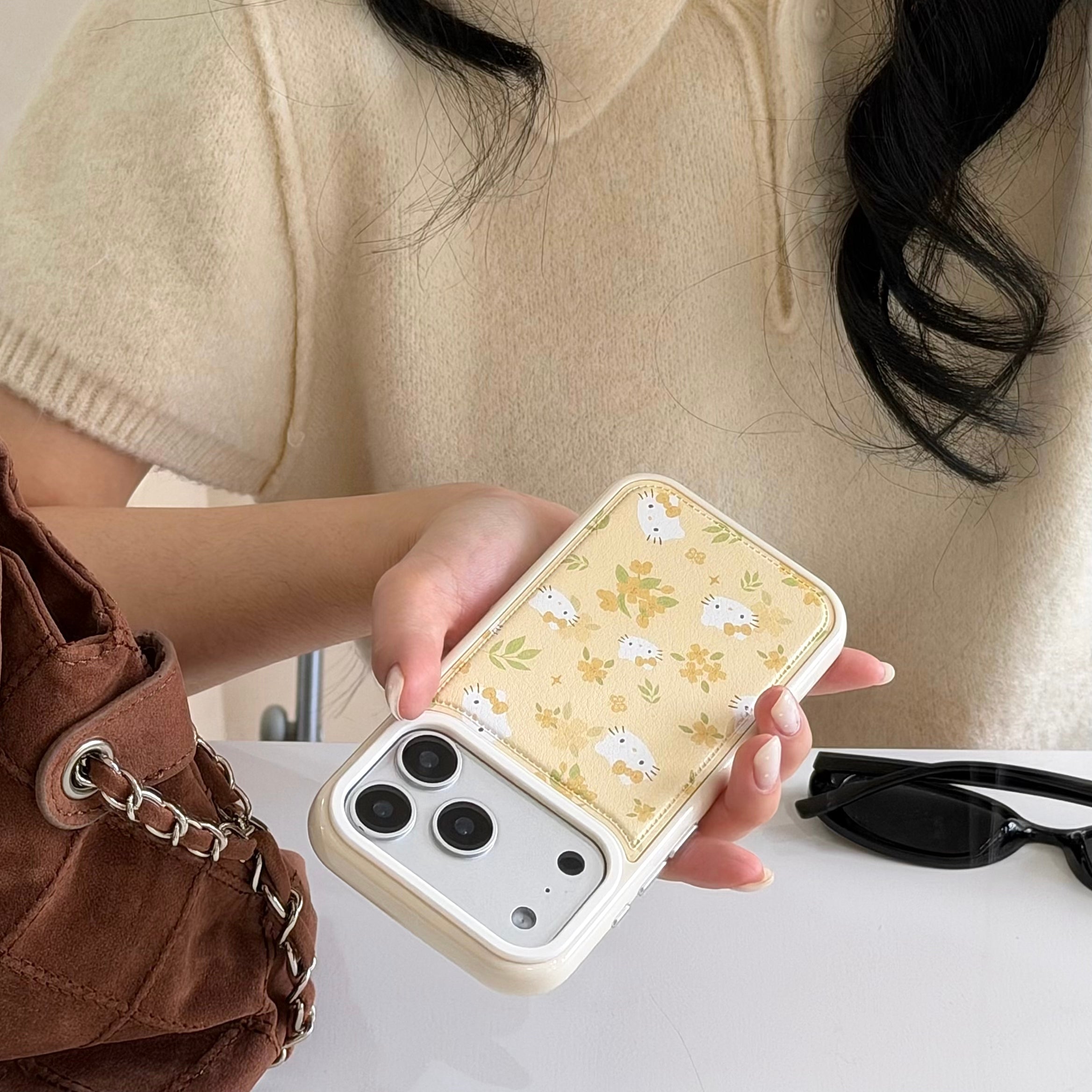 Bubble-patterned Osmanthus Kitty head phone case