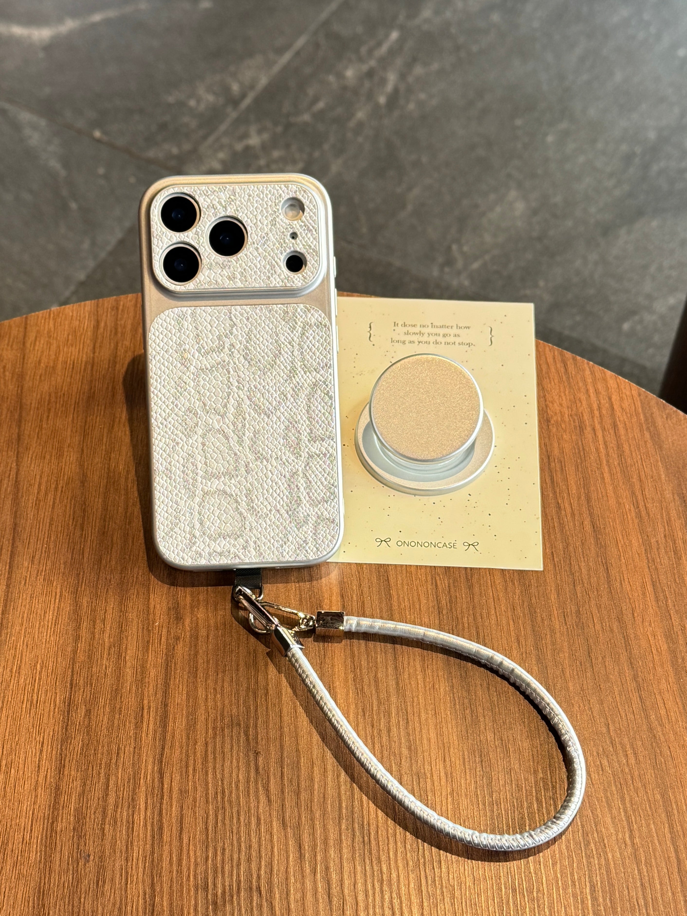 Snake-skin pattern large window magnetic phone case