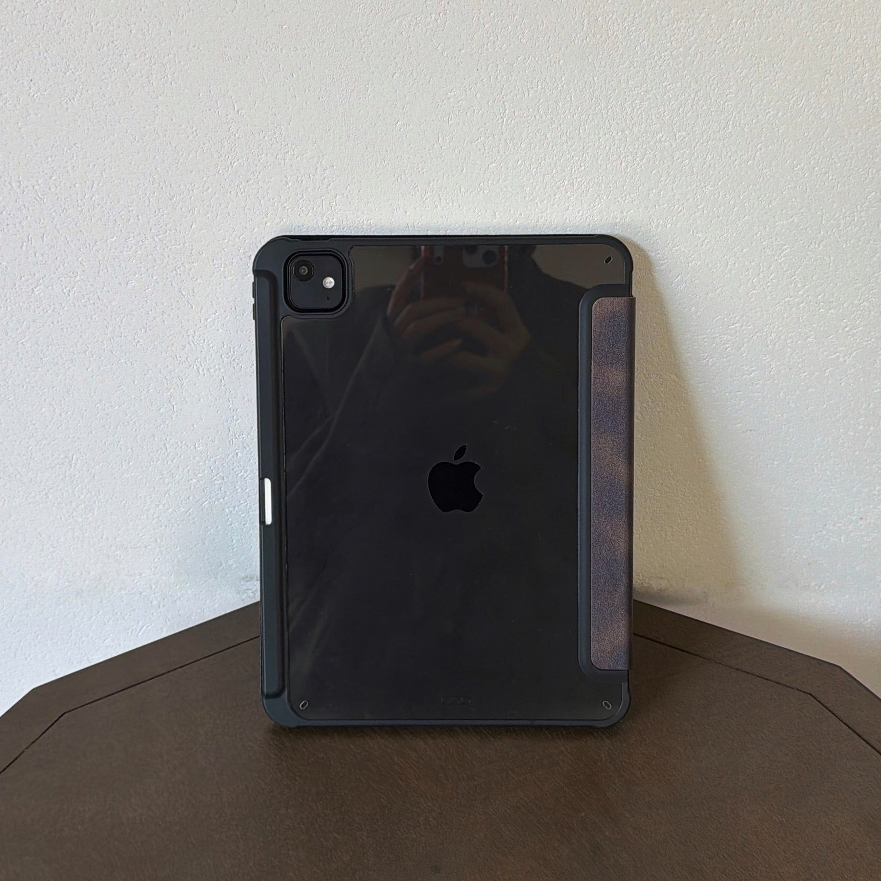 Amber brown gradient tri-fold black-edged iPad case