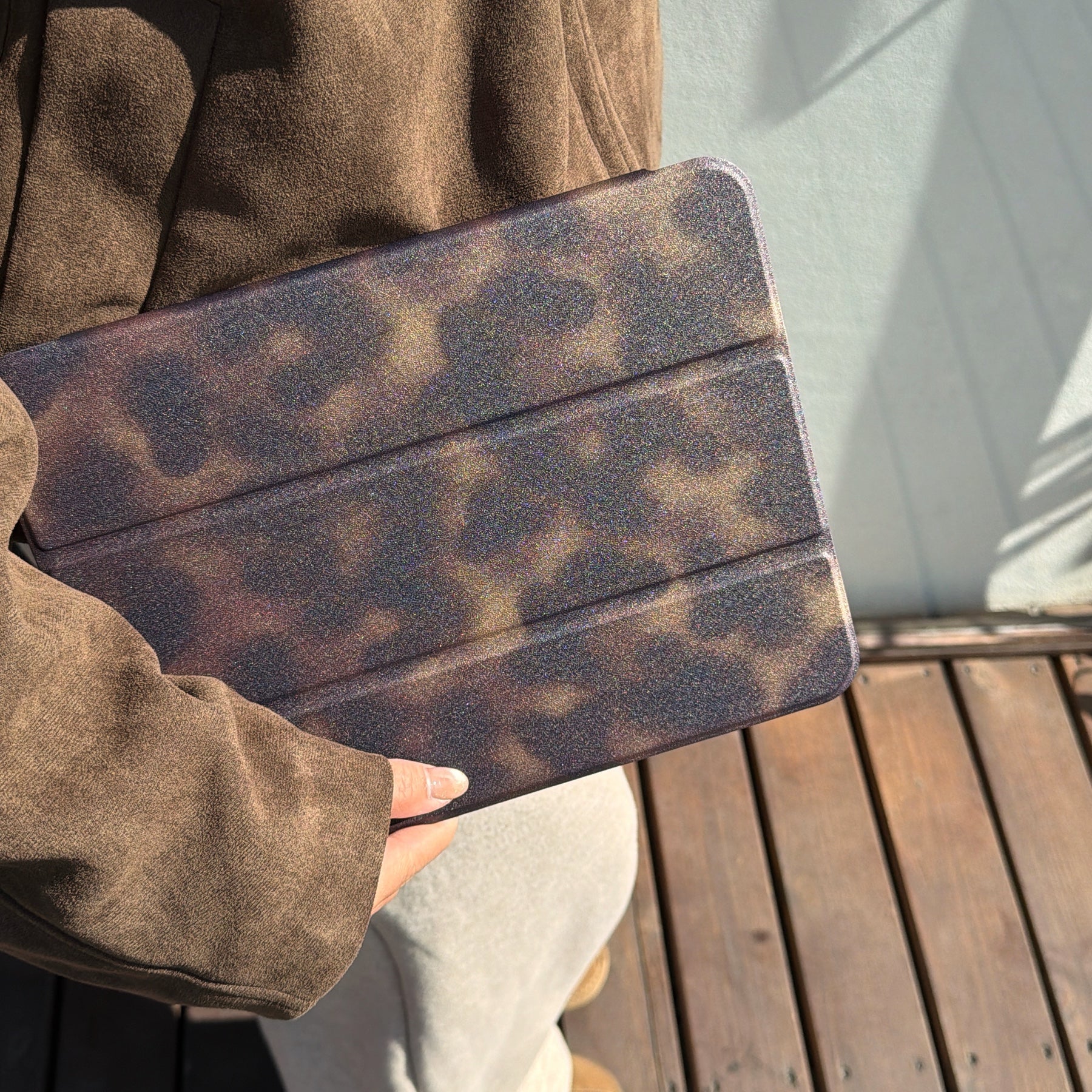 Amber brown gradient tri-fold black-edged iPad case
