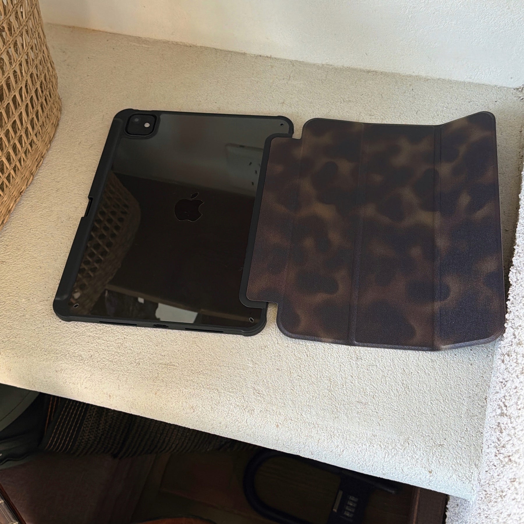 Amber brown gradient tri-fold black-edged iPad case