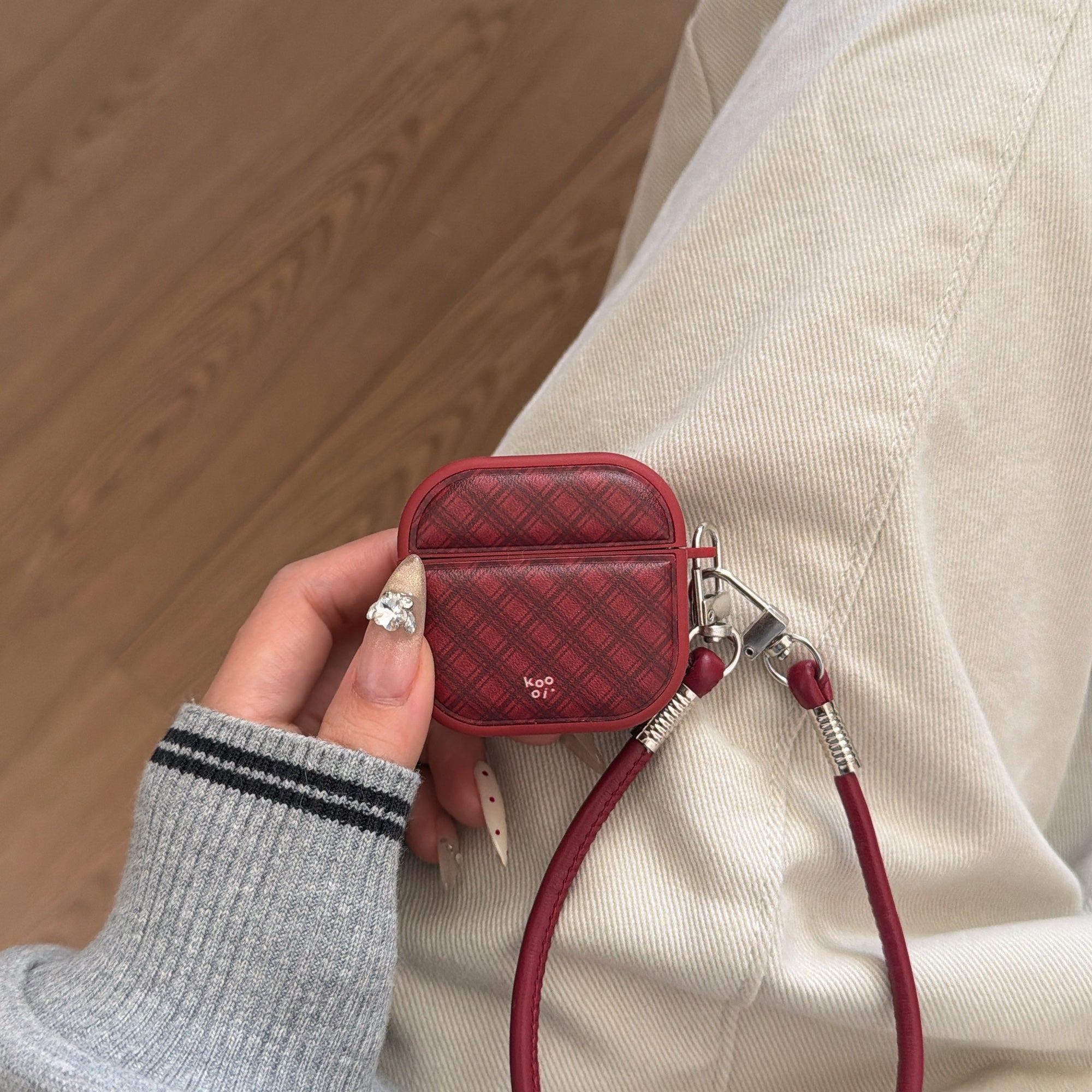 Red diamond-patterned magnetic leather AirPods earphone case