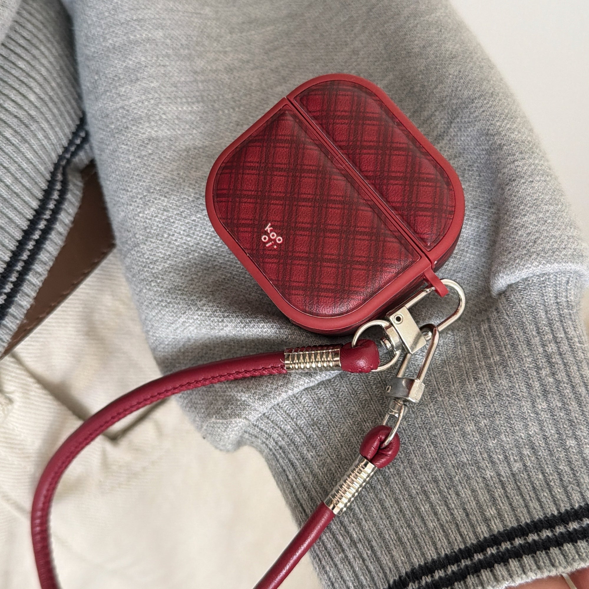 Red diamond-patterned magnetic leather AirPods earphone case