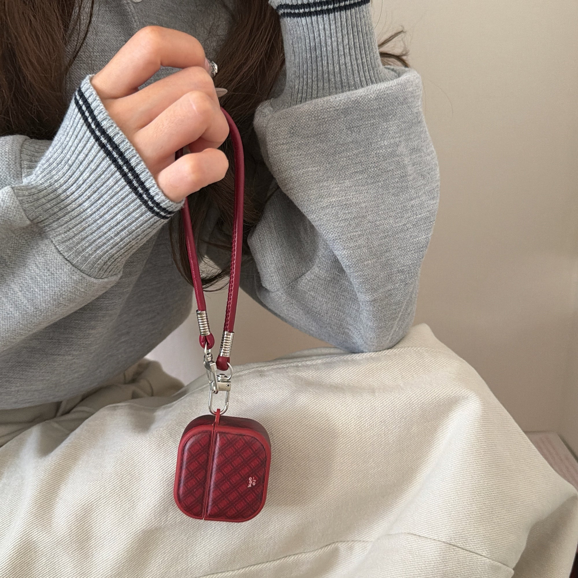 Red diamond-patterned magnetic leather AirPods earphone case