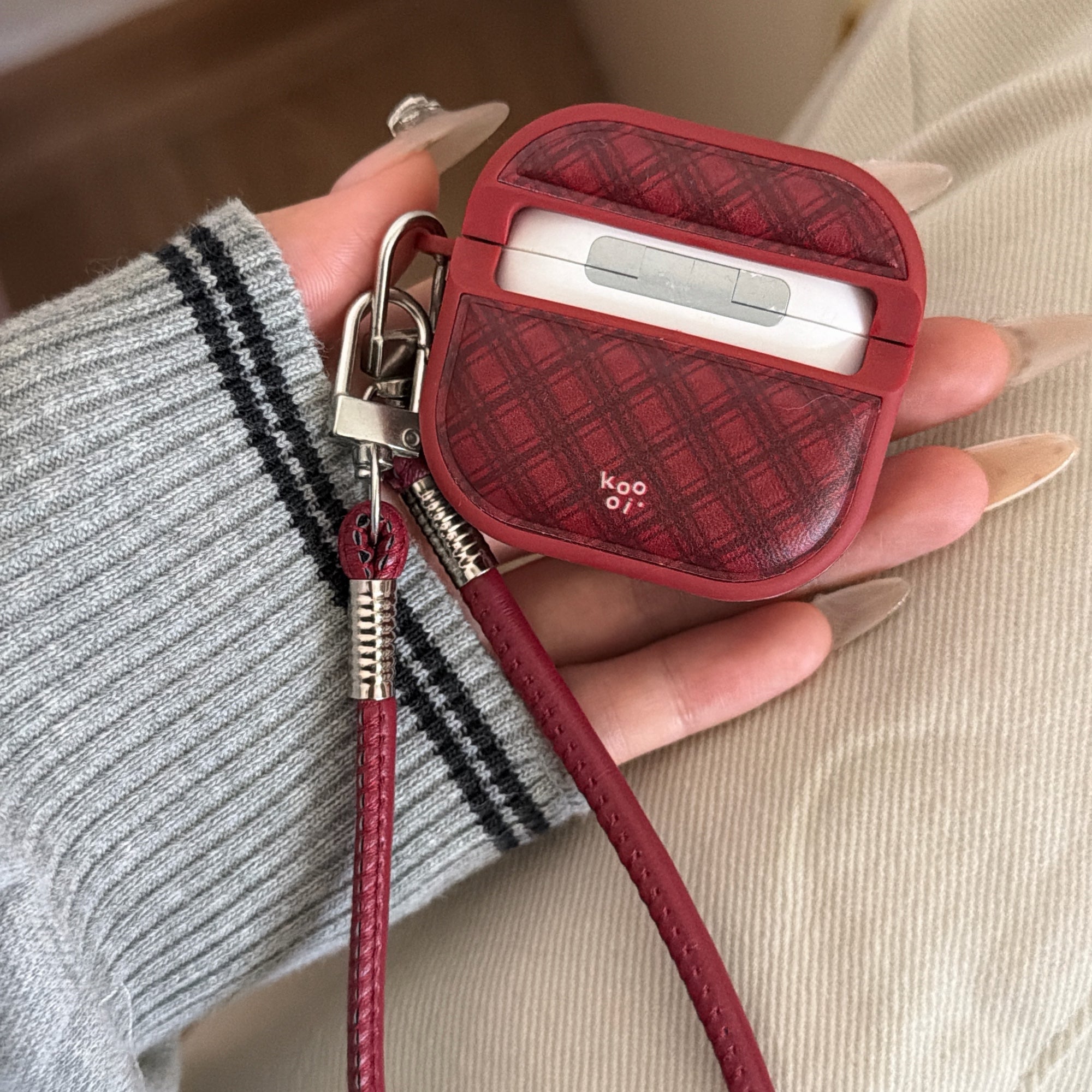 Red diamond-patterned magnetic leather AirPods earphone case