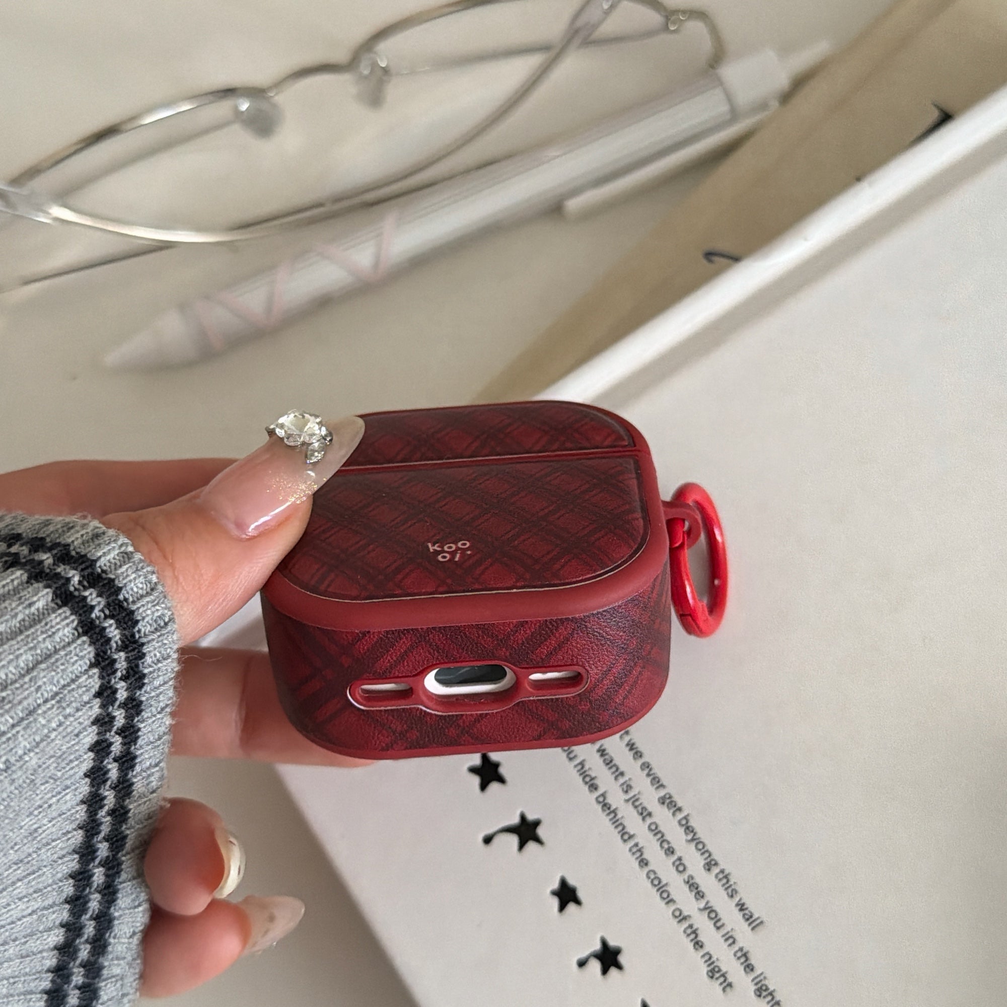 Red diamond-patterned magnetic leather AirPods earphone case
