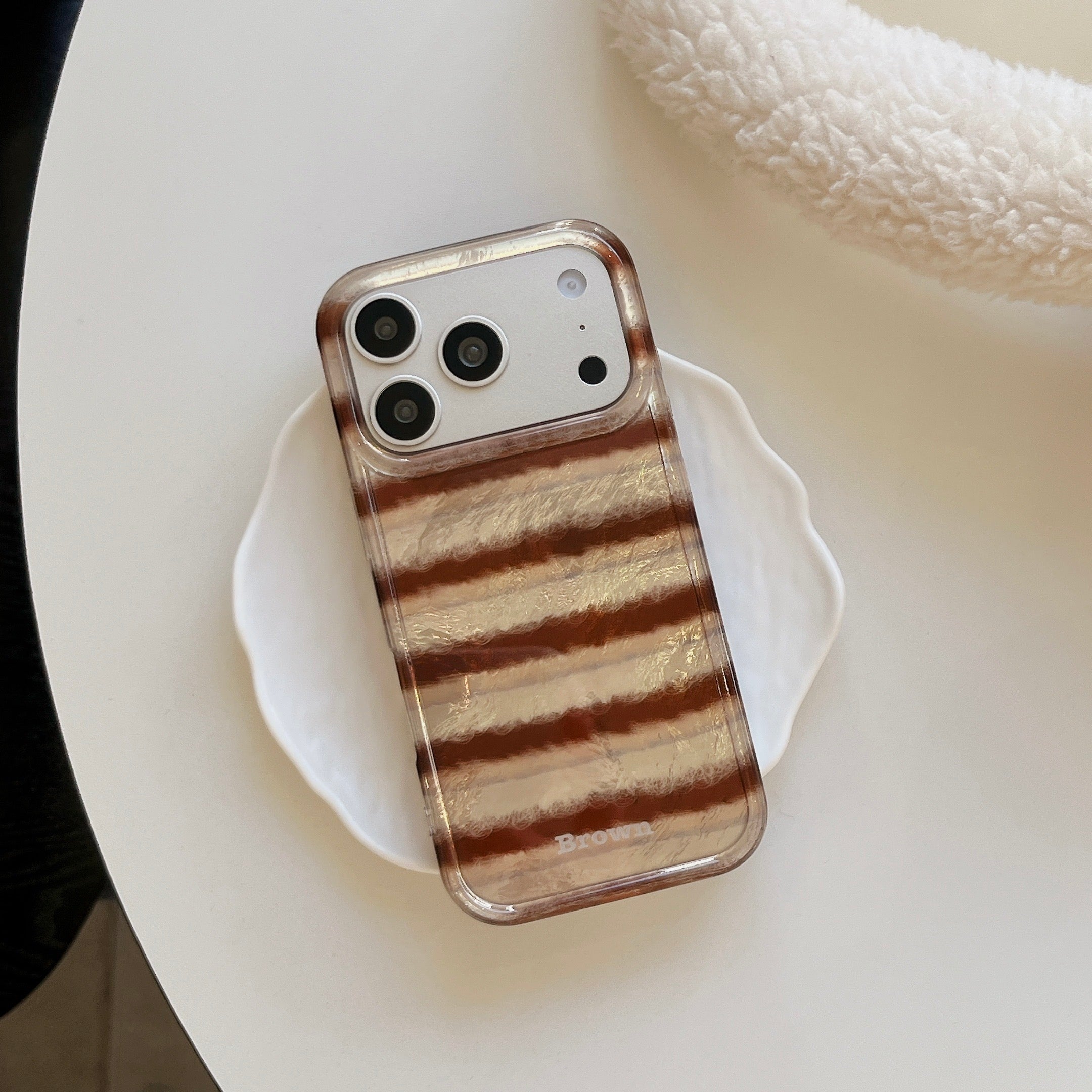 Retro autumn brown sweater pattern phone case