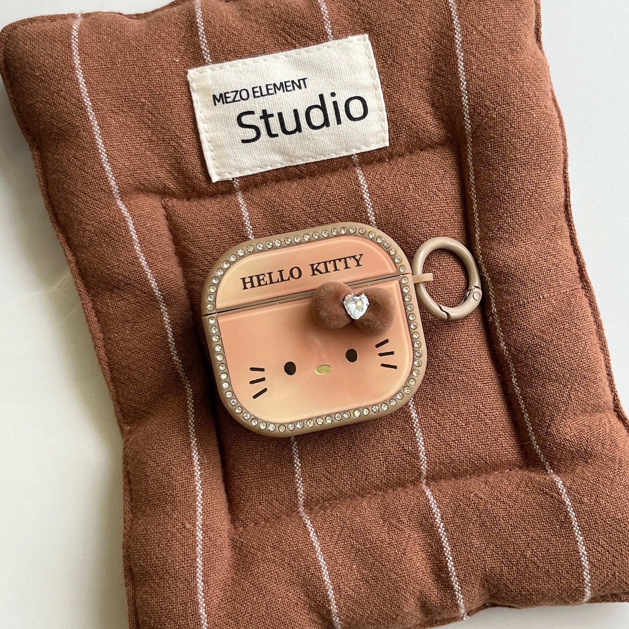 Retro brown Kitty magnetic earphone case