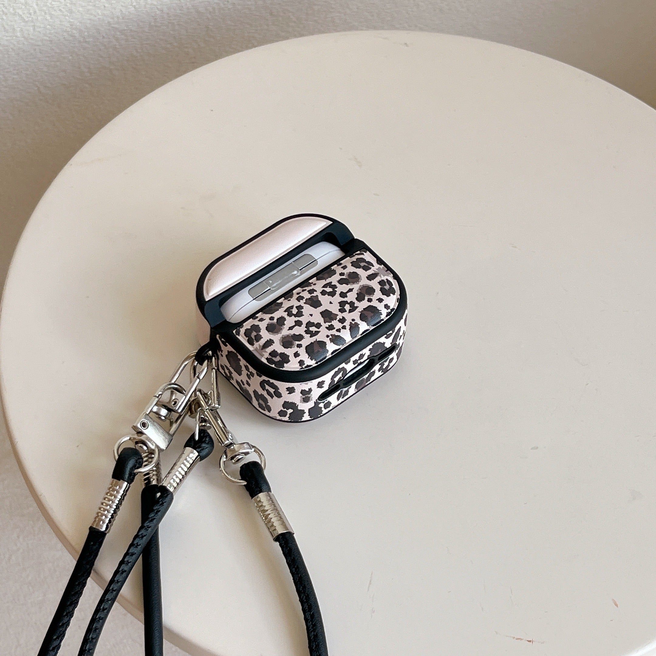 Color-blocked black leopard print magnetic drum-shaped earphone case