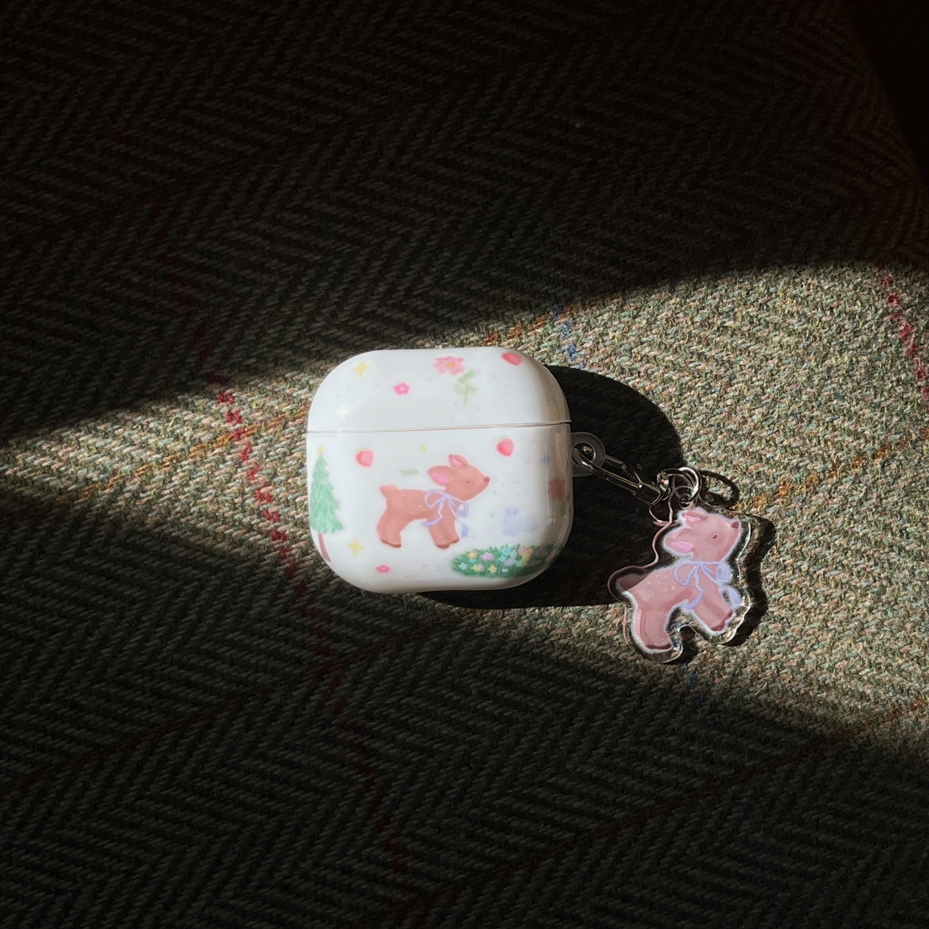 Cartoon graffiti flower deer earphone cover