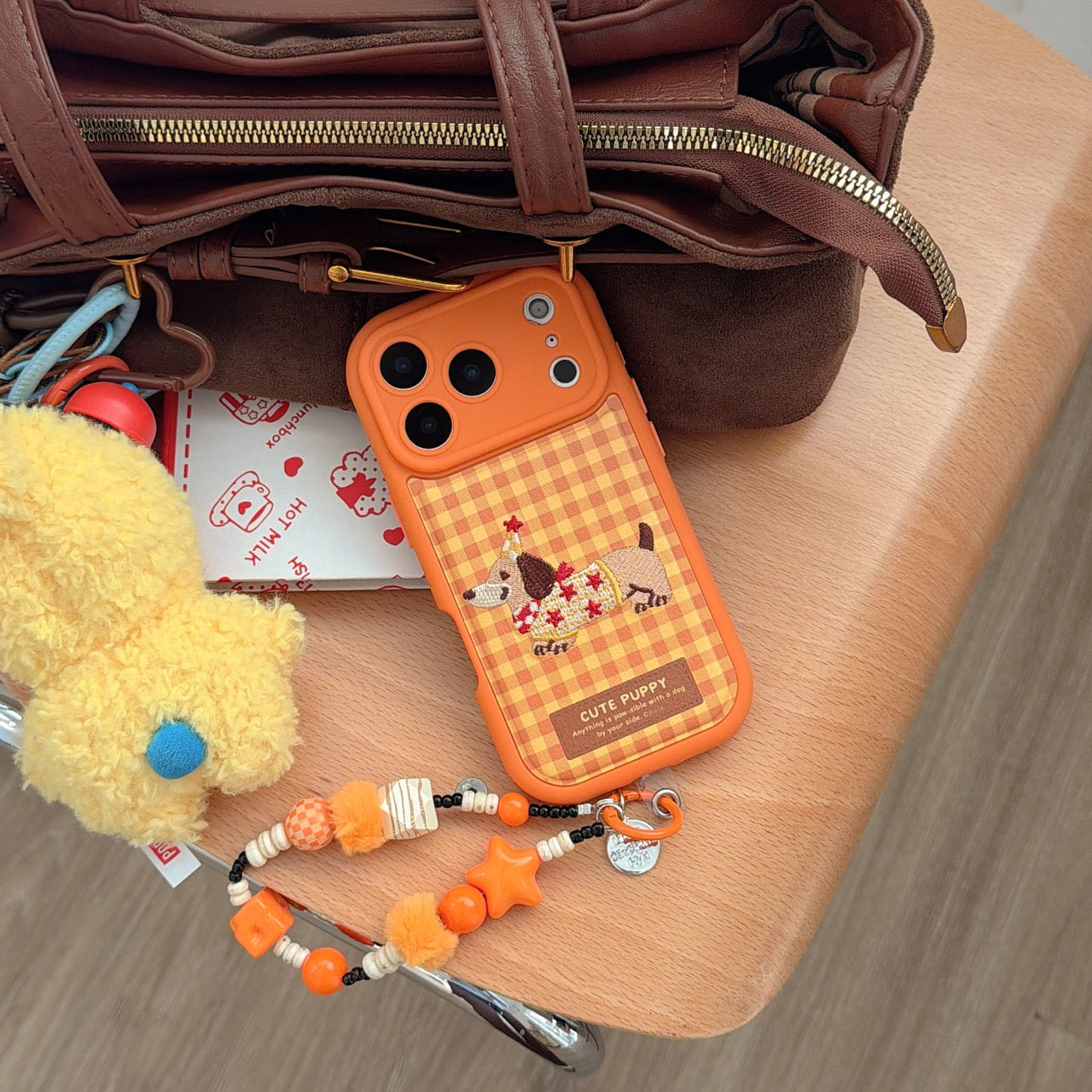 Plaid star hat dachshund embroidered 3D phone case