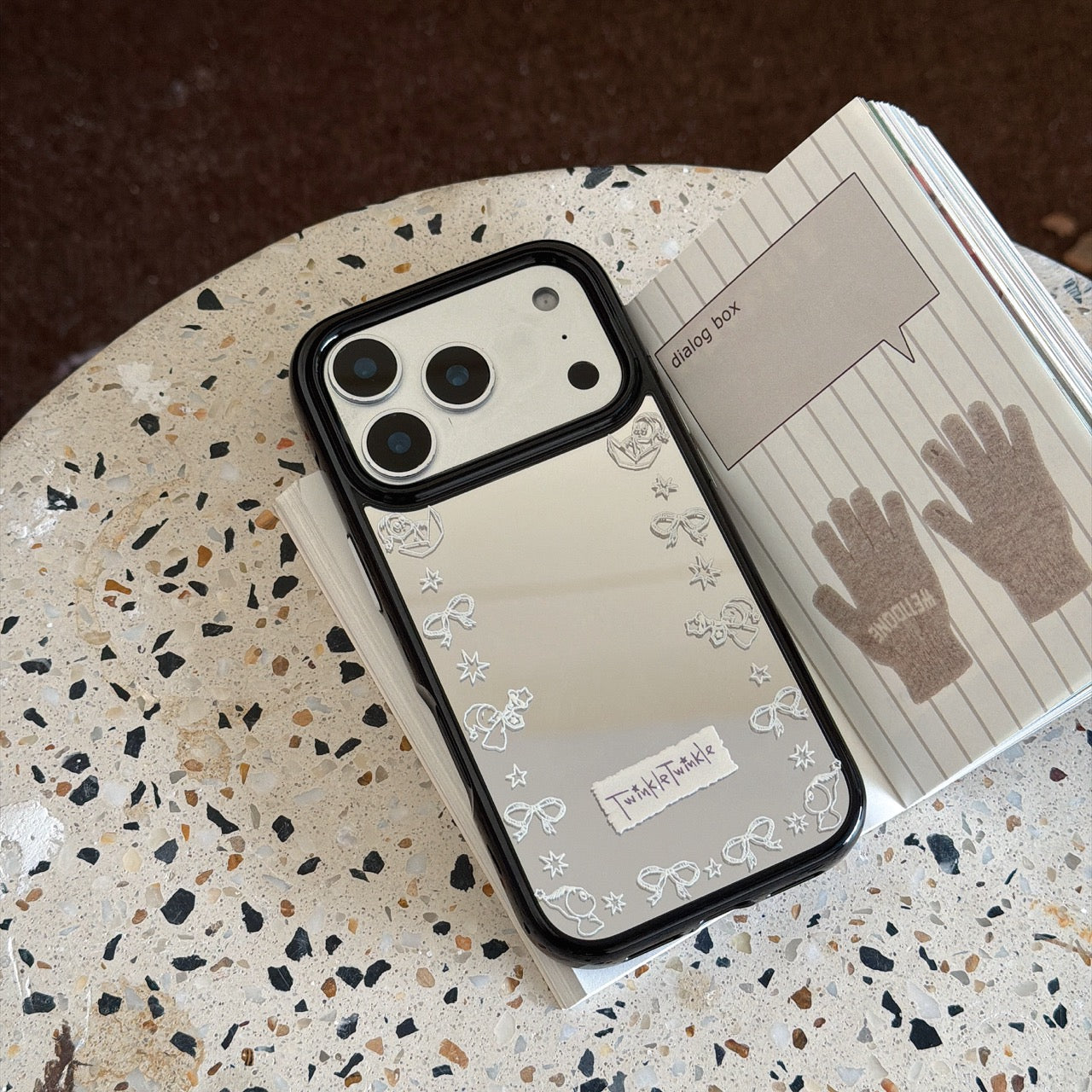 Edge trim with bow and star pattern, mirrored round edge phone case