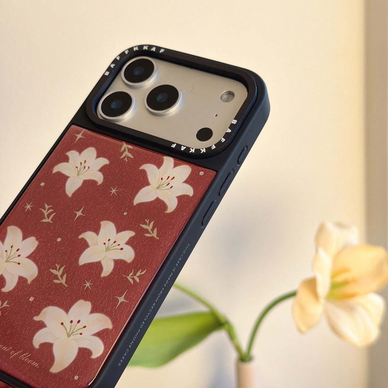 Woody Lily Pearl Gold-plated Black Edge Phone Case