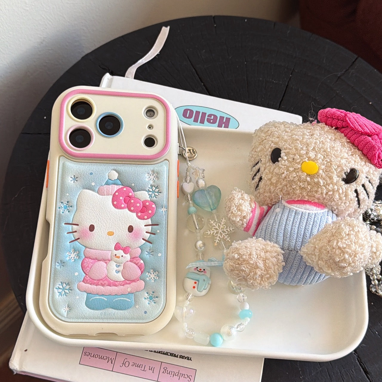 Snowflake hugging a snowman Kitty rounded 3D leather texture phone case