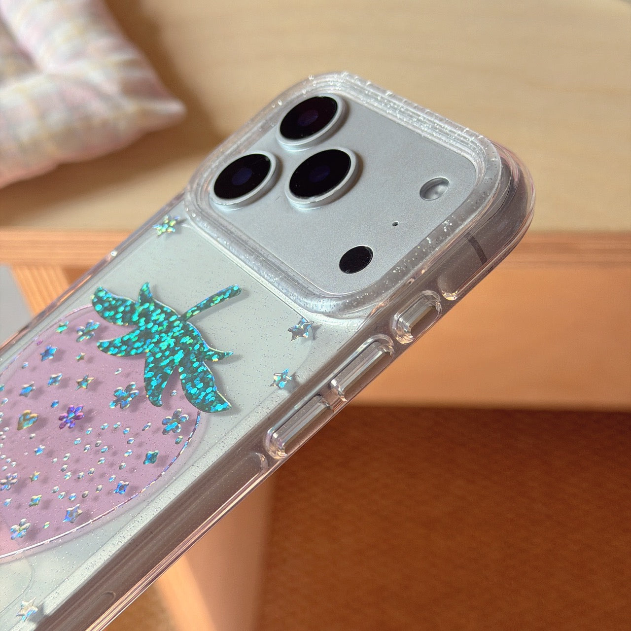 Gilded colored diamond pink strawberry phone case