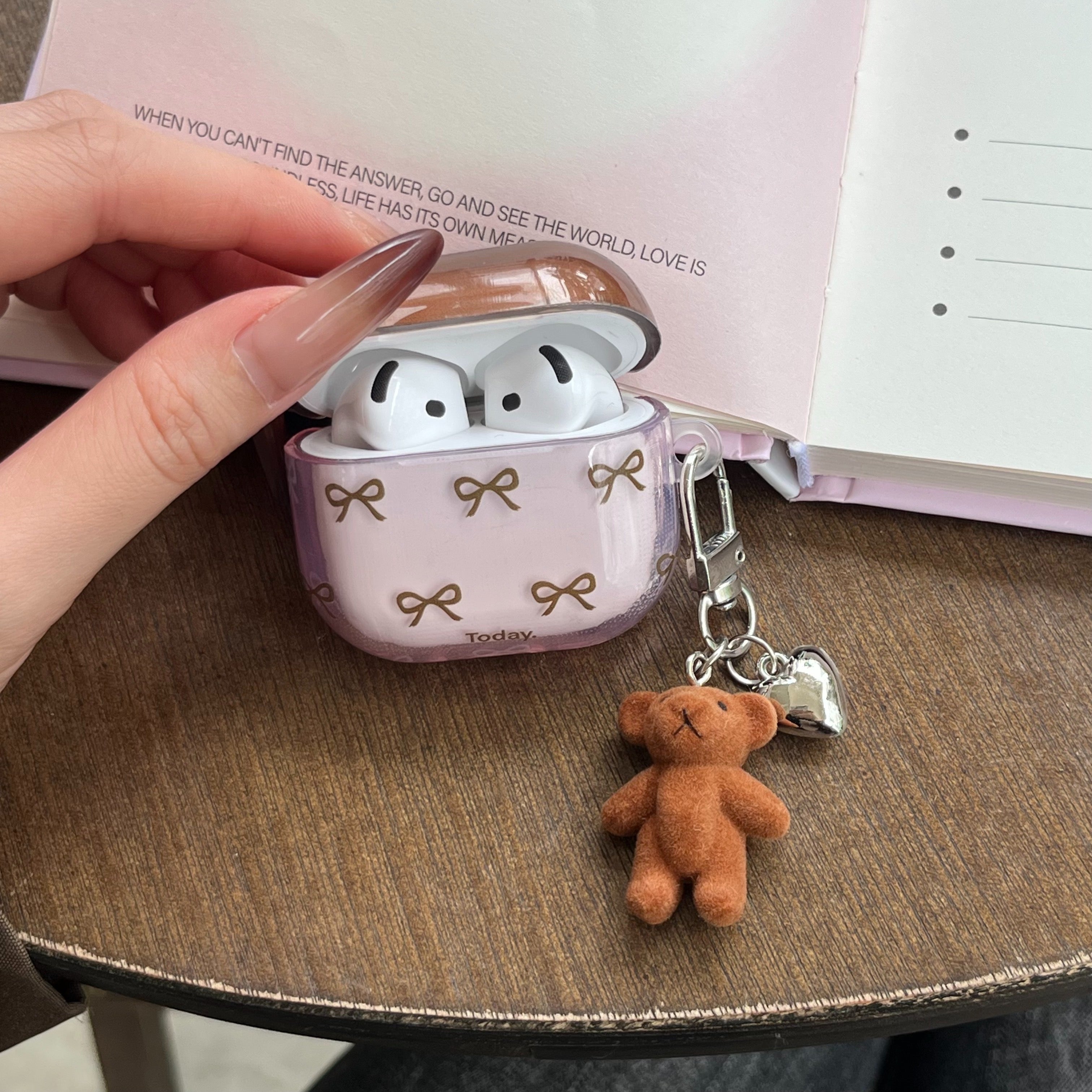 Color-blocked bow bear earphone case