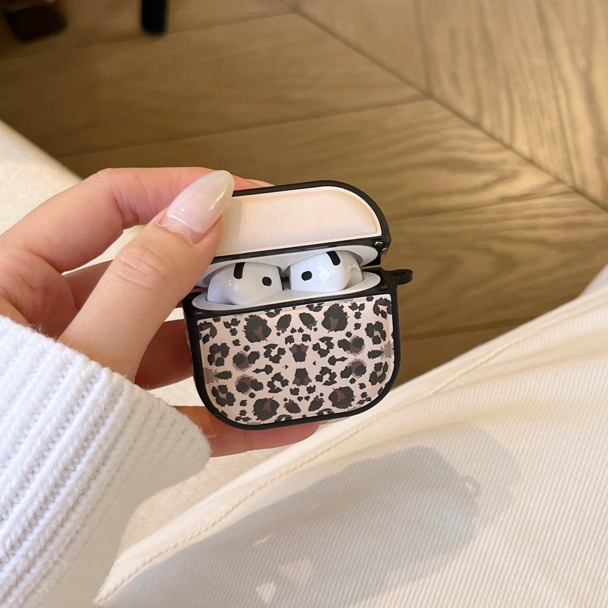 Color-blocked black leopard print magnetic drum-shaped earphone case