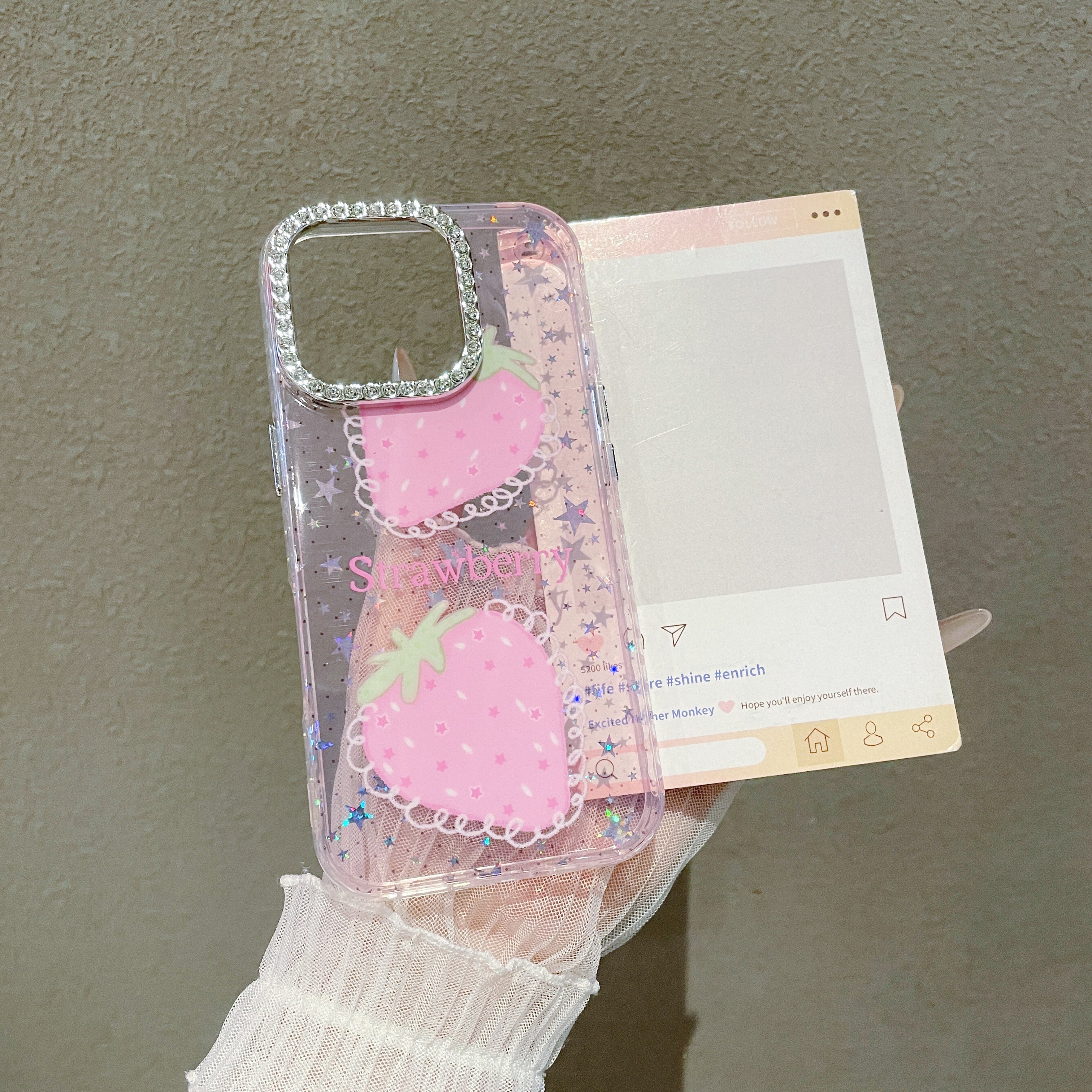 Blue light epoxy diamond colored strawberry phone case