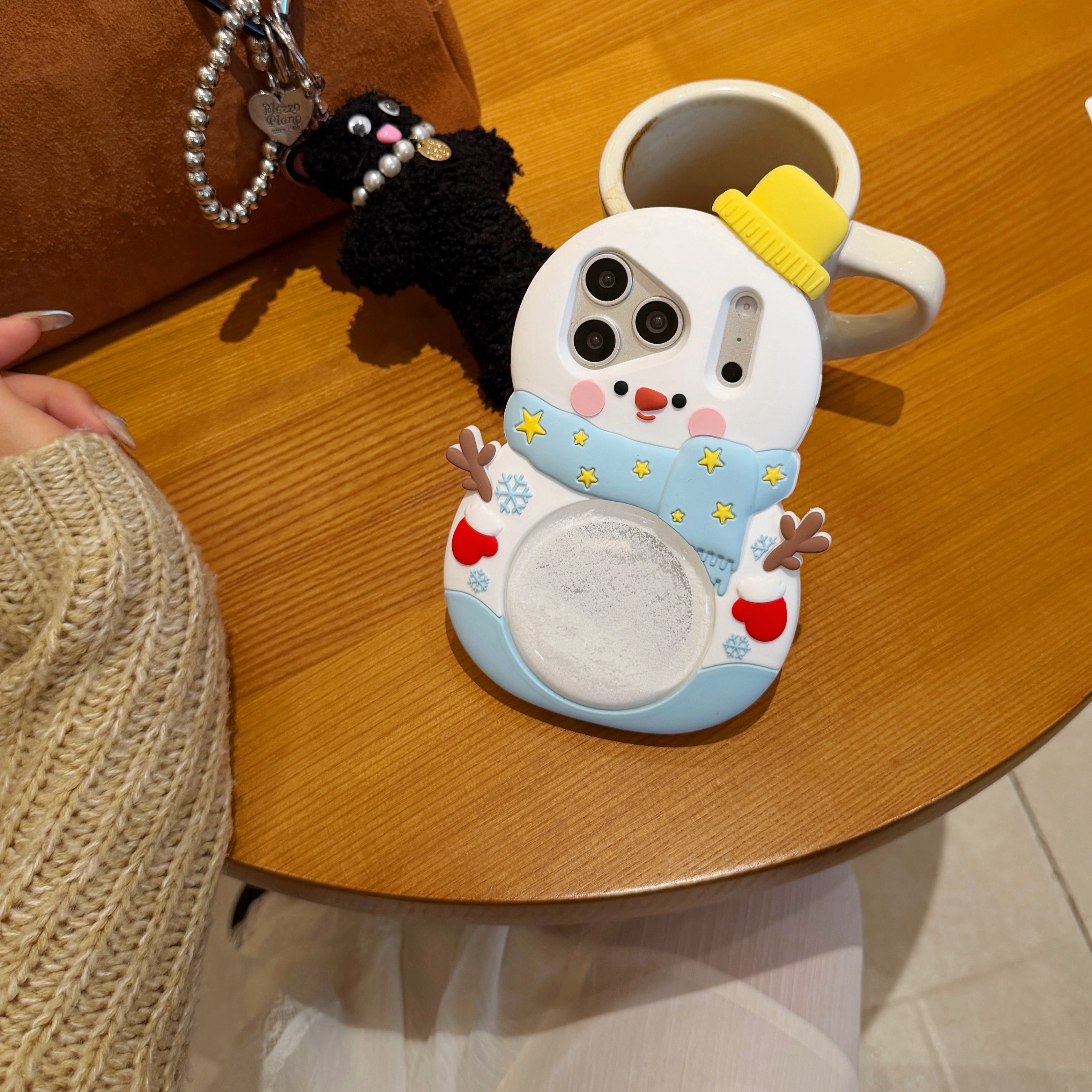 The quicksand snowman silicone phone case is suitable for Apple 17 PRO