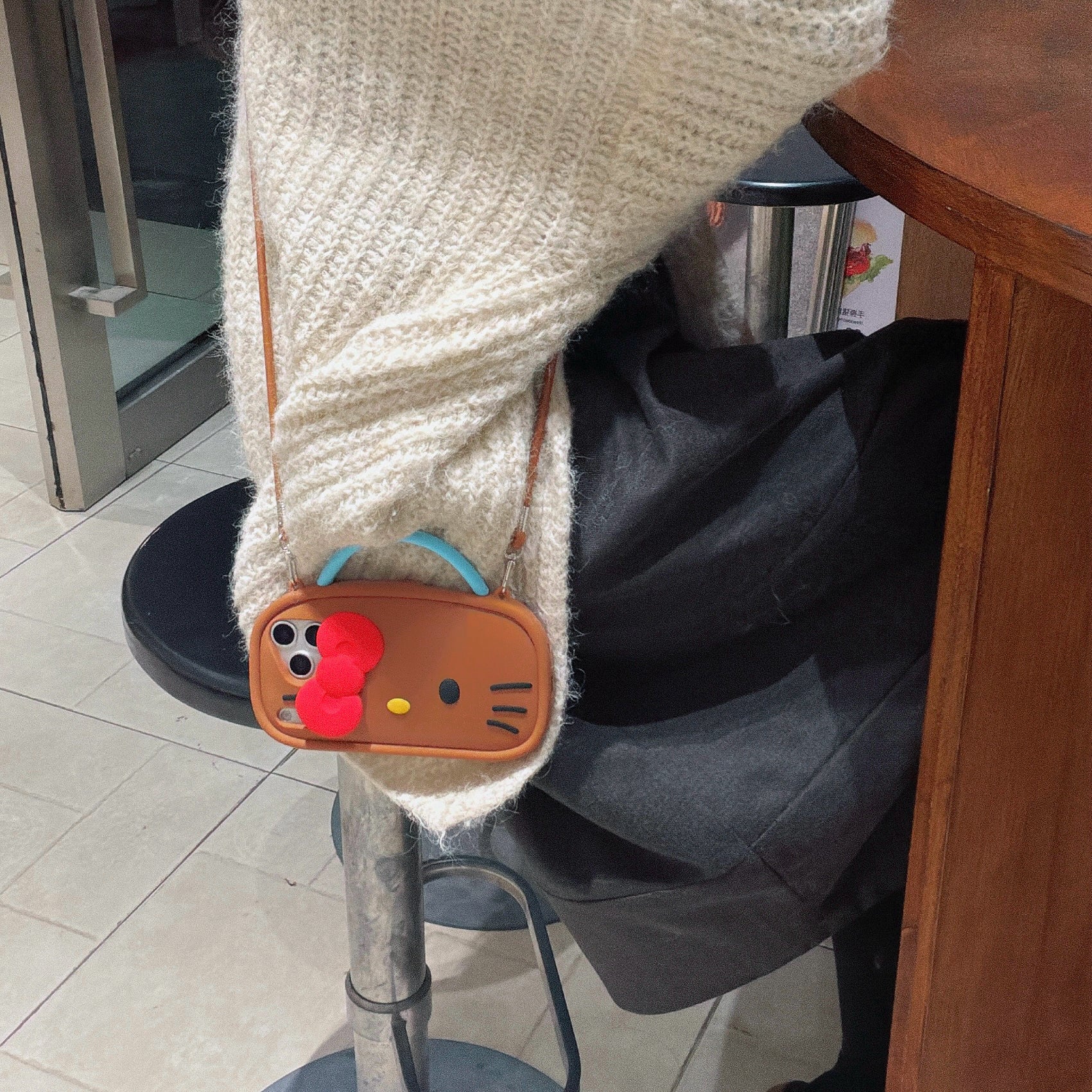 Kitty double-strap cross-body silicone phone case for Apple phones