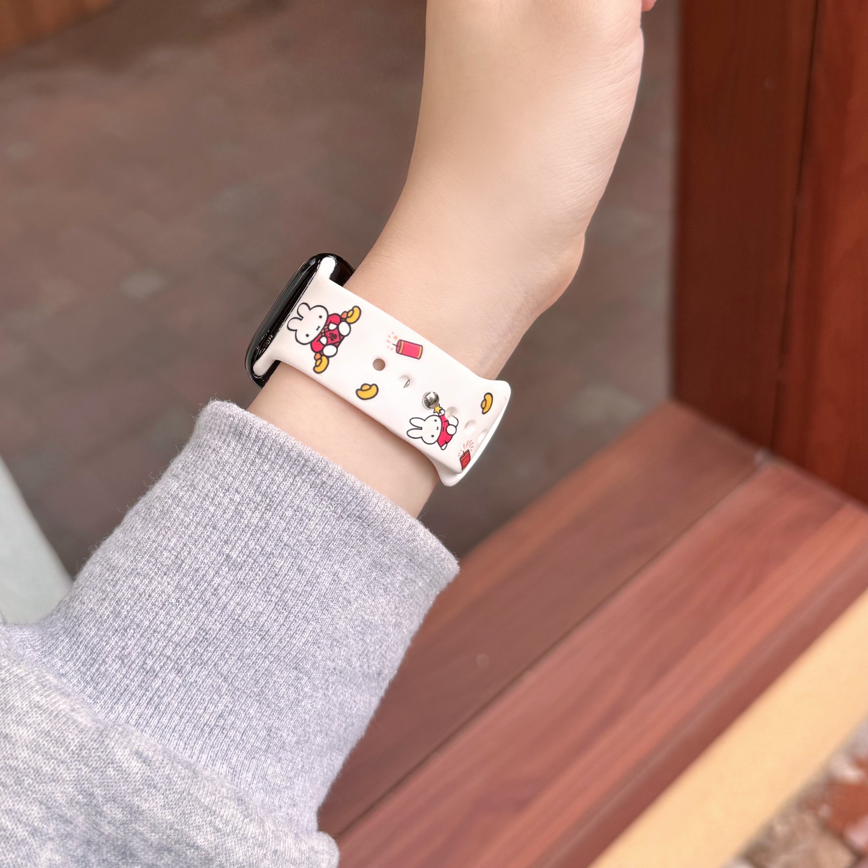 Two-tone silicone Miffy Apple watch band