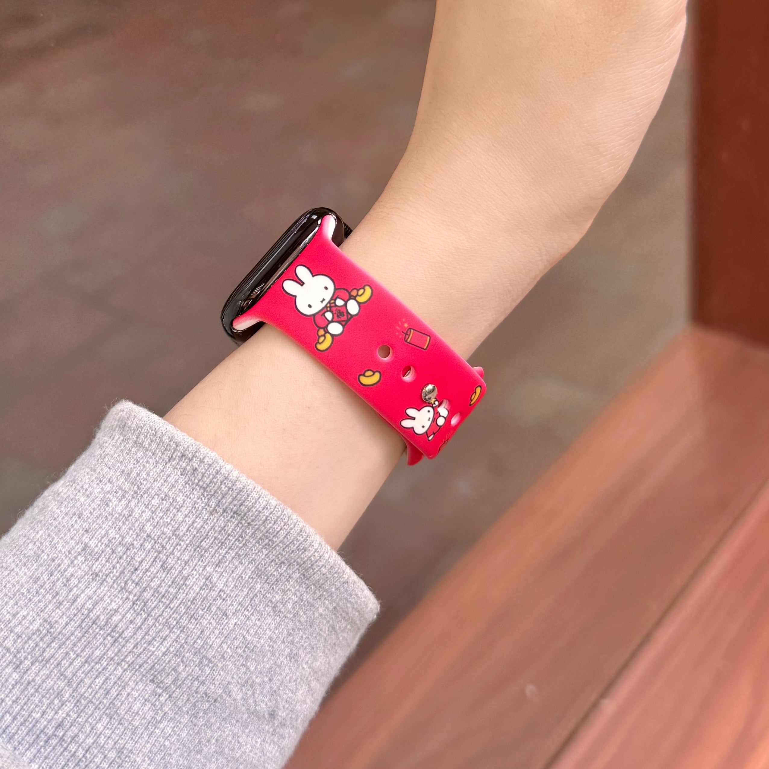 Two-tone silicone Miffy Apple watch band